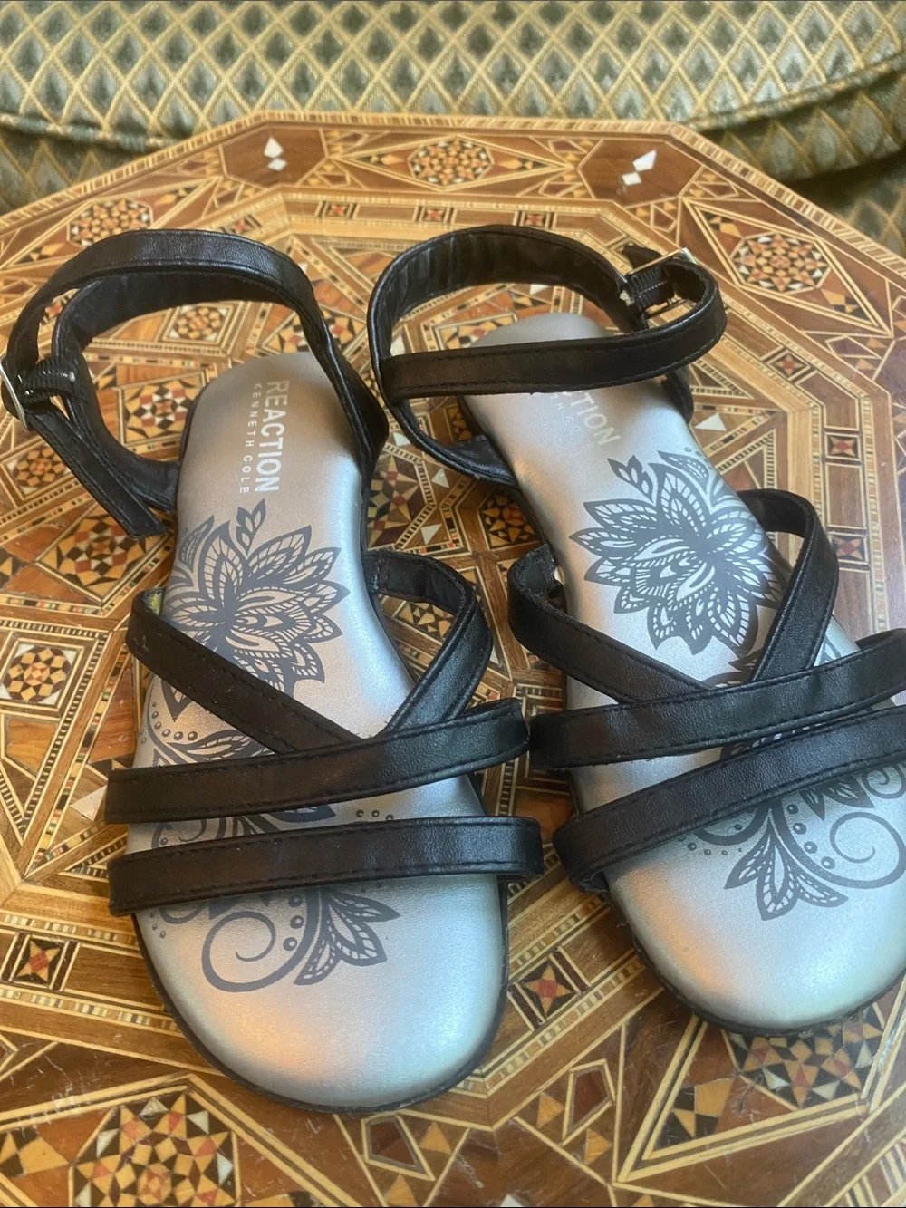 Reaction Kenneth Cole Black Strappy Sandals with Floral Insole